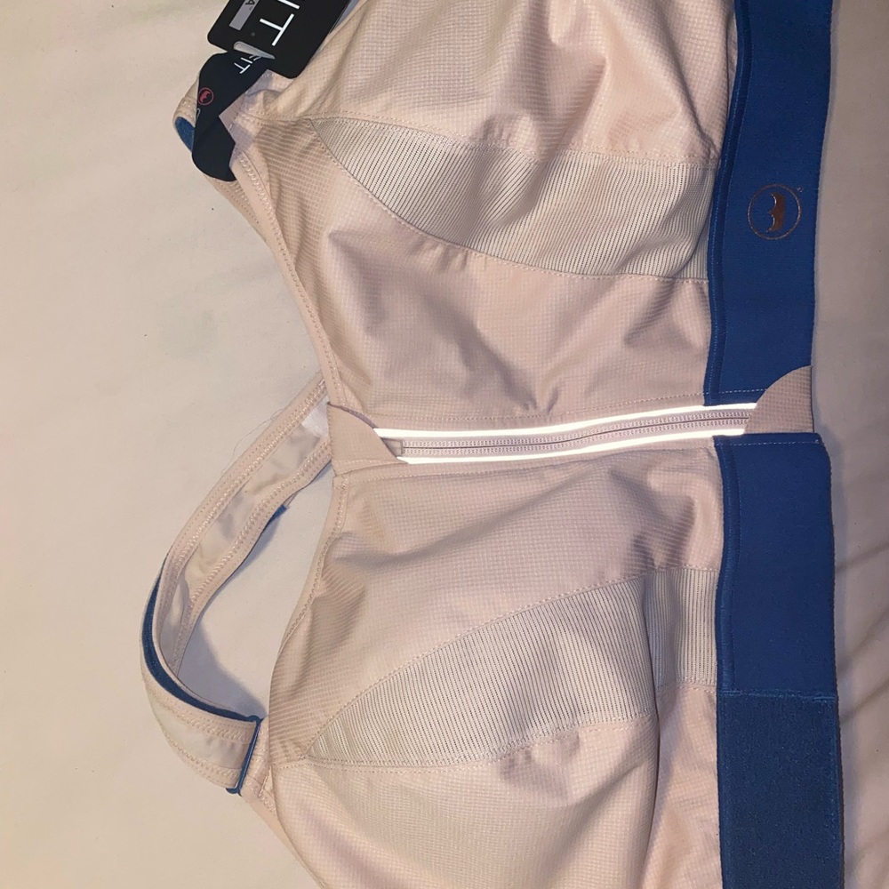 SheFit luxe 6- blush sports bra NWT